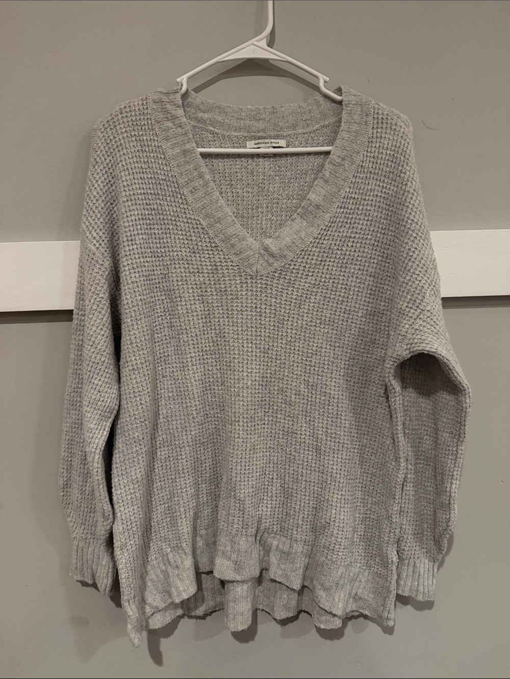 American Eagle Outfitters Light Gray V-Neck Waffle Knit Sweater
